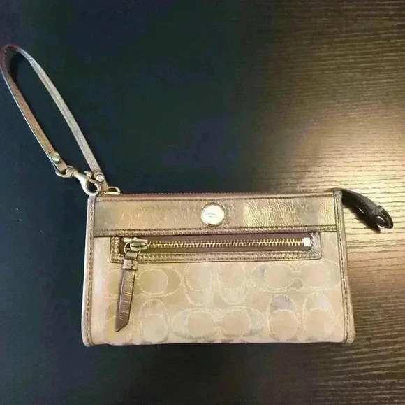 Authentic COACH wristlet wallet - Picture 1 of 4